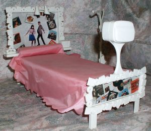 1966 Barbie Francie Bed Set TV Clothes and Shoes Rack Doll Furniture Susy Goose